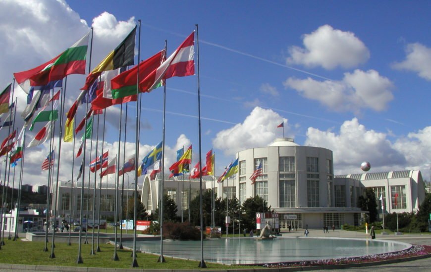 Targi Brneńskie Czechy flagi